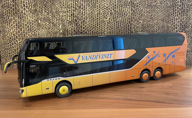 Bus 3 © carina käferbäck